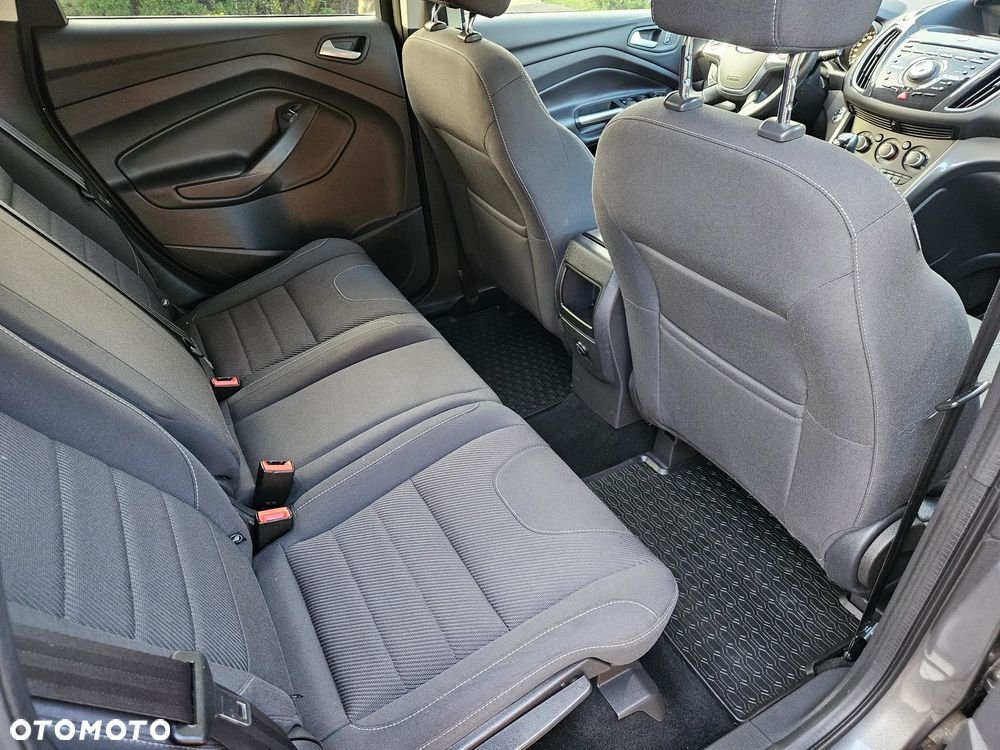 Ford Kuga 2.0 TDCi 2x4 Titanium - 18
