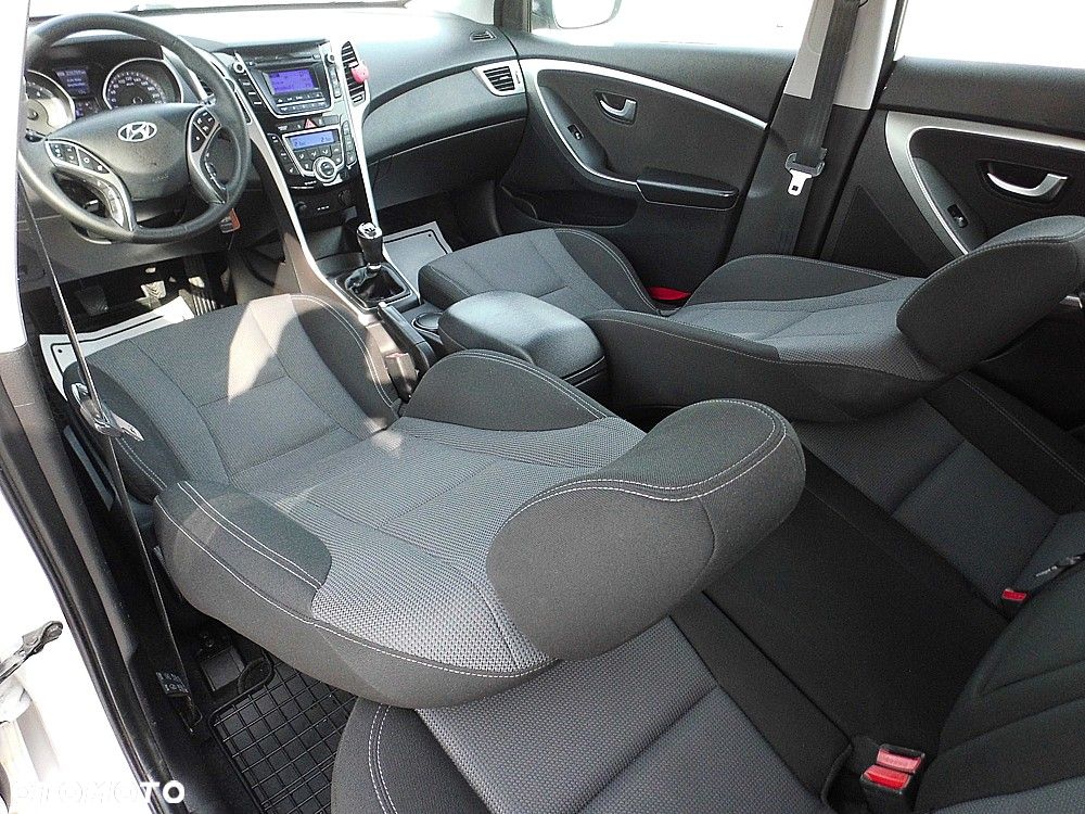 Hyundai i30 1.6 CRDi Fifa World Cup Edition - 12