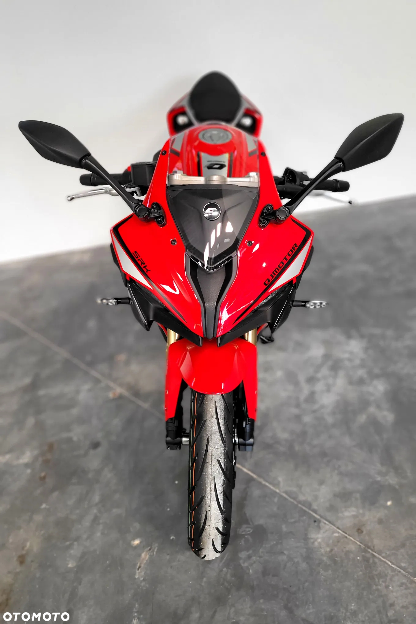 QJMOTOR SRK 125R - 11
