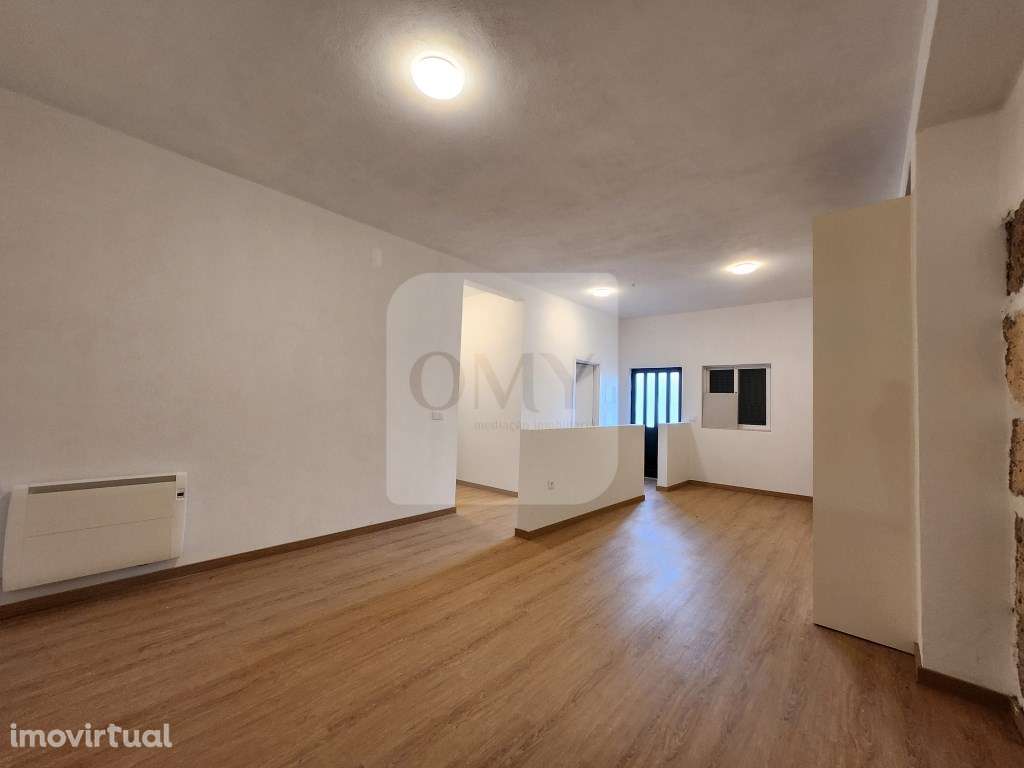 Imóveis Arrendados | Duas Moradias Geminadas e Terreno Adjacente - Grande imagem: 4/13