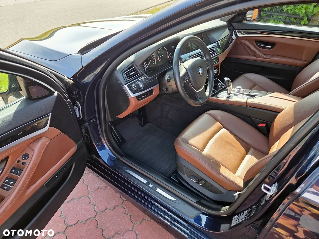 BMW Seria 5 525d xDrive Touring - 10