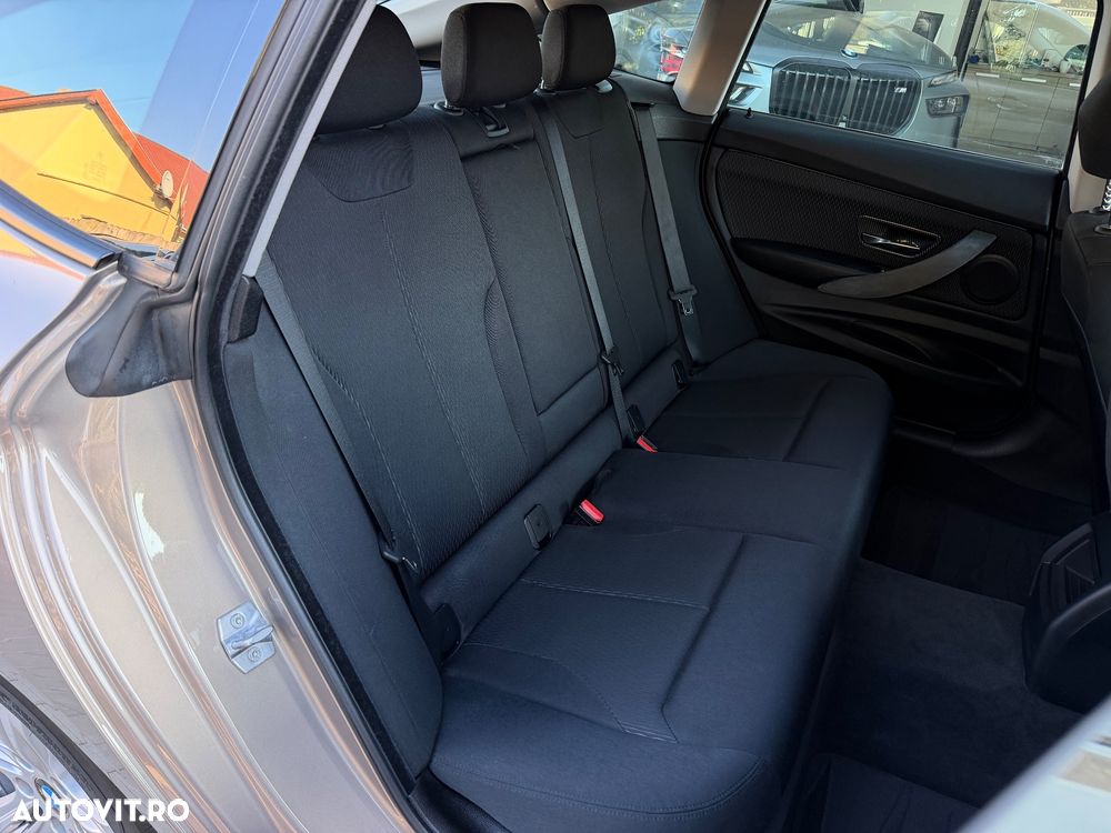BMW Seria 3 320i Advantage - 19