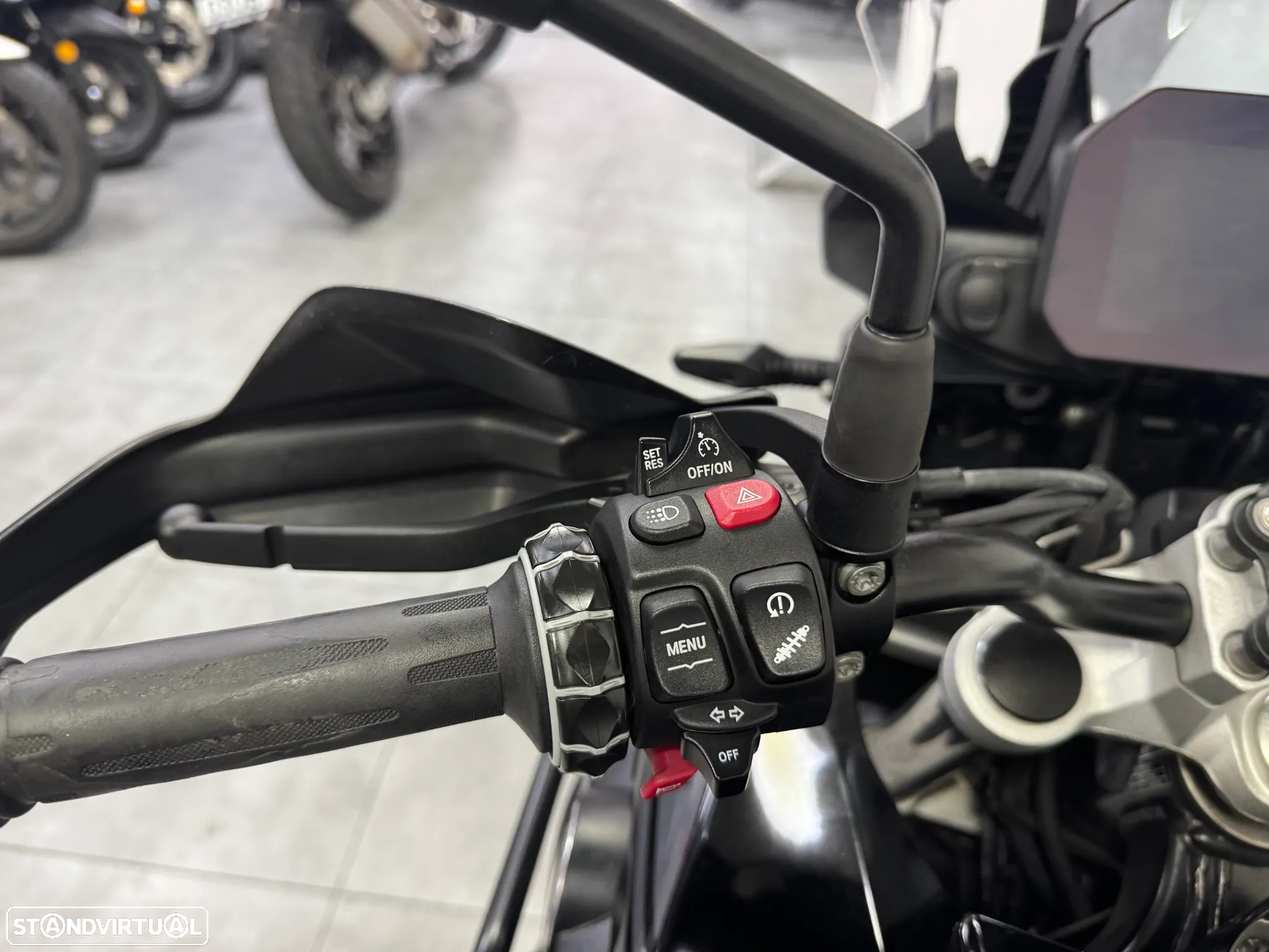 BMW F 750 GS Triple Black - 6
