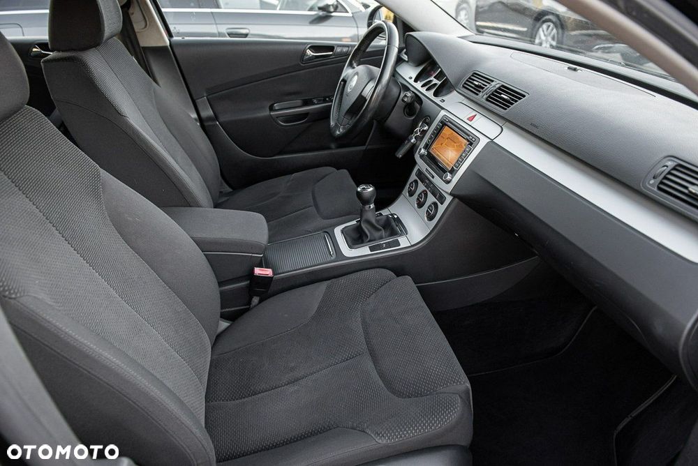 Volkswagen Passat 1.9 TDI Highline - 9