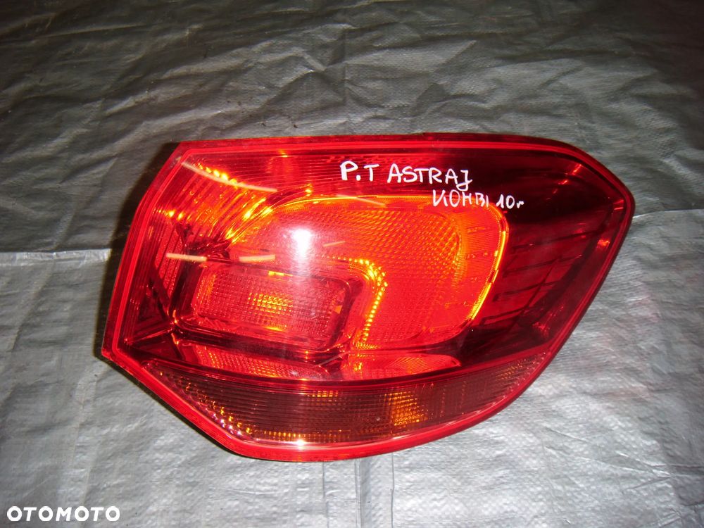 opel astra J kombi 10r lampa prawy tył - 1