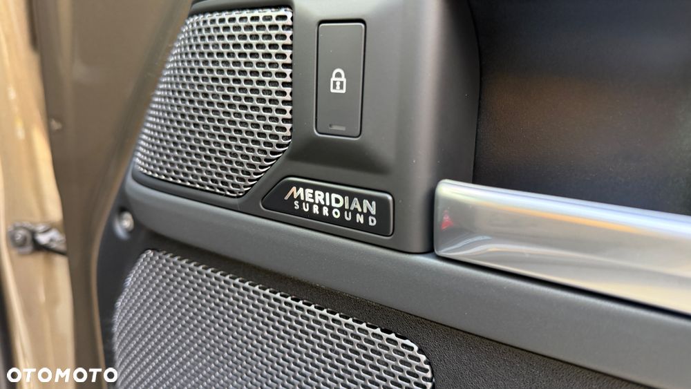 Land Rover Defender 3.0 D300 mHEV - 39