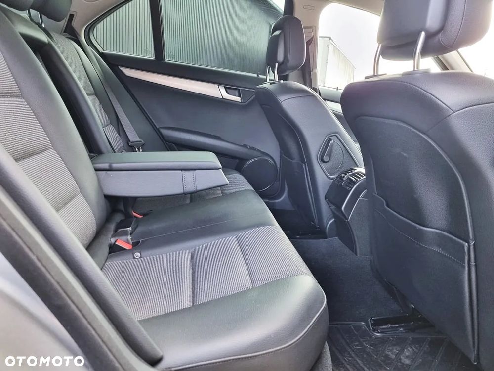 Mercedes-Benz Klasa C 180 BlueEFFICIENCY Elegance - 15