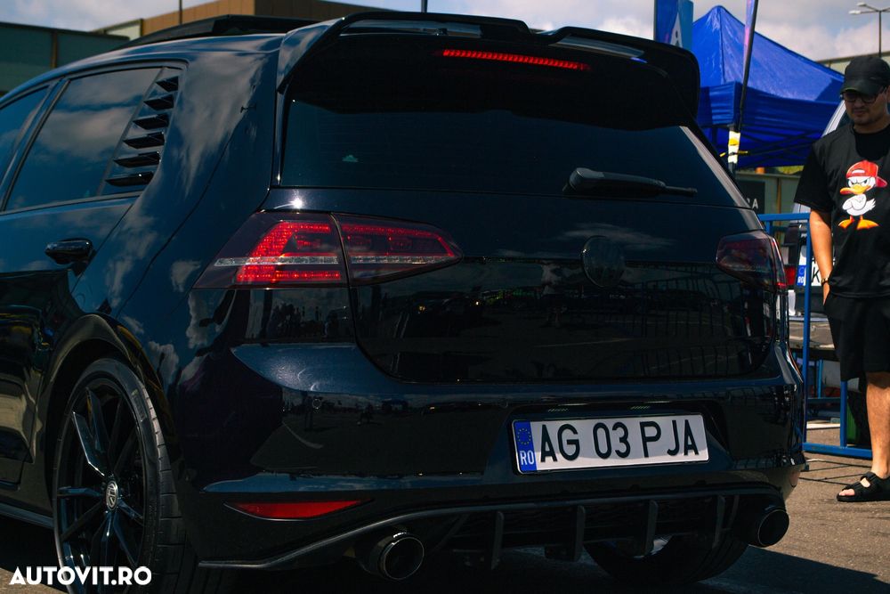 Volkswagen Golf - 10