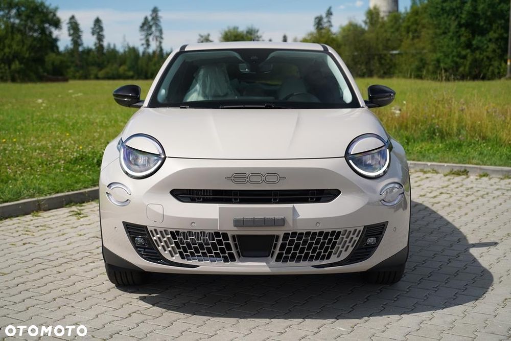 Fiat 600 1.2 Turbo Hybrid La Prima eDCT - 2