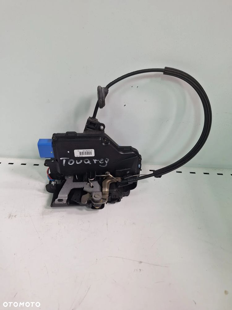 zamek drzwi lewy przód 9 PIN VW Touareg 3D1837015