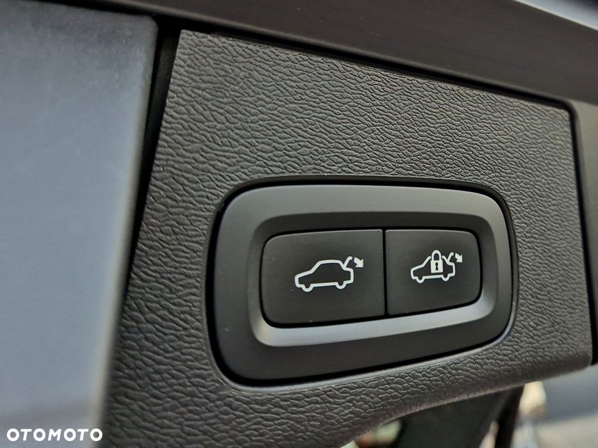 Volvo XC 60 T6 Plug-In Hybrid AWD Plus Dark - 30