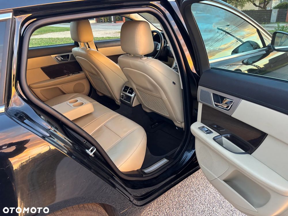 Jaguar XF 2.2 D Premium Luxury - 22