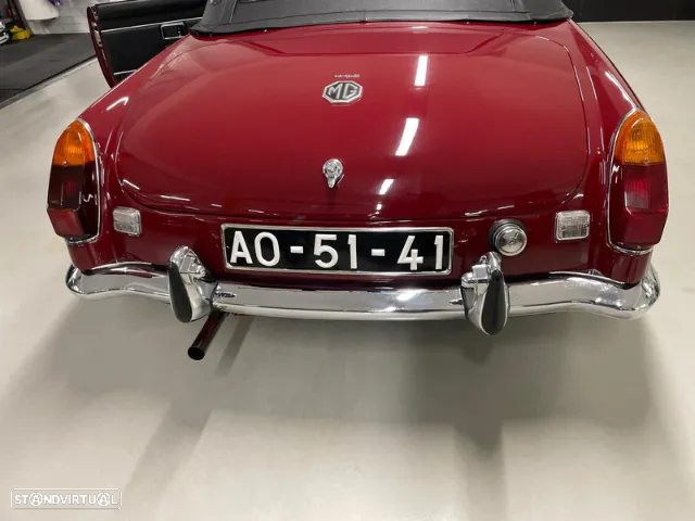 MG MGB - 10