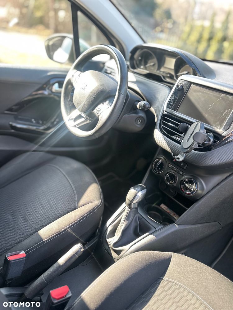 Peugeot 208 1.2 PureTech Active - 12