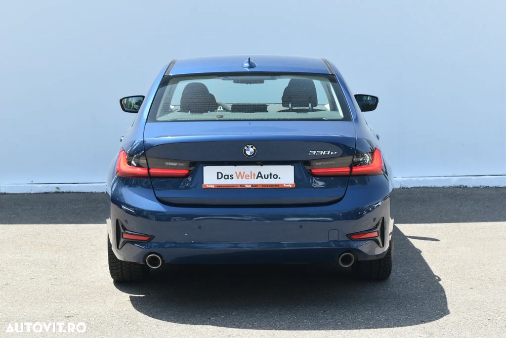 BMW Seria 3 330e Aut. - 10