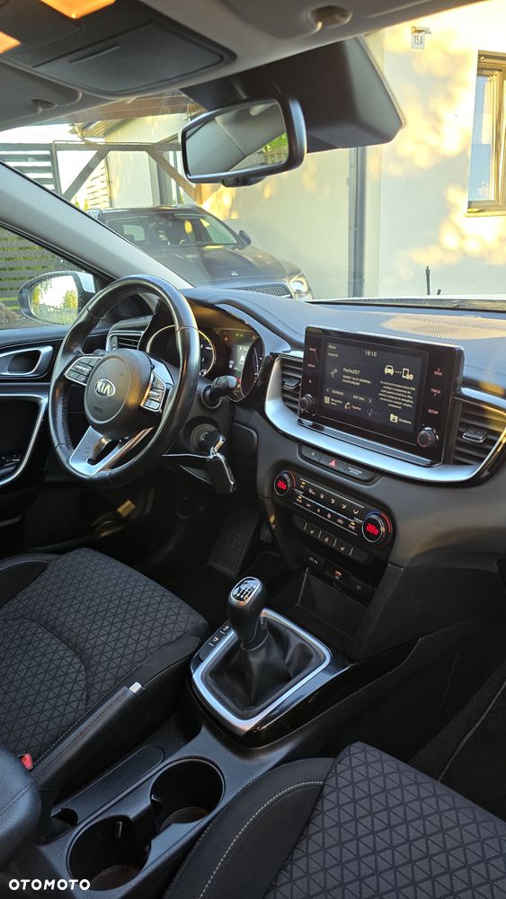 Kia Ceed 1.6 CRDi mHEV Business Line - 14