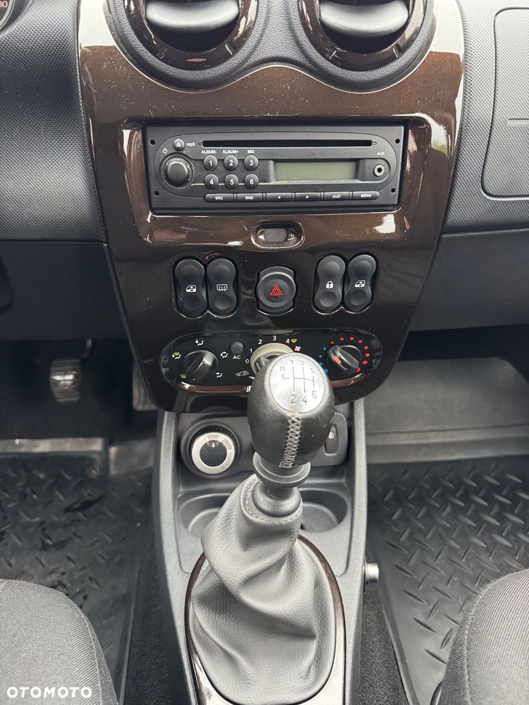 Dacia Duster 1.6 Laureate 4x4 - 12