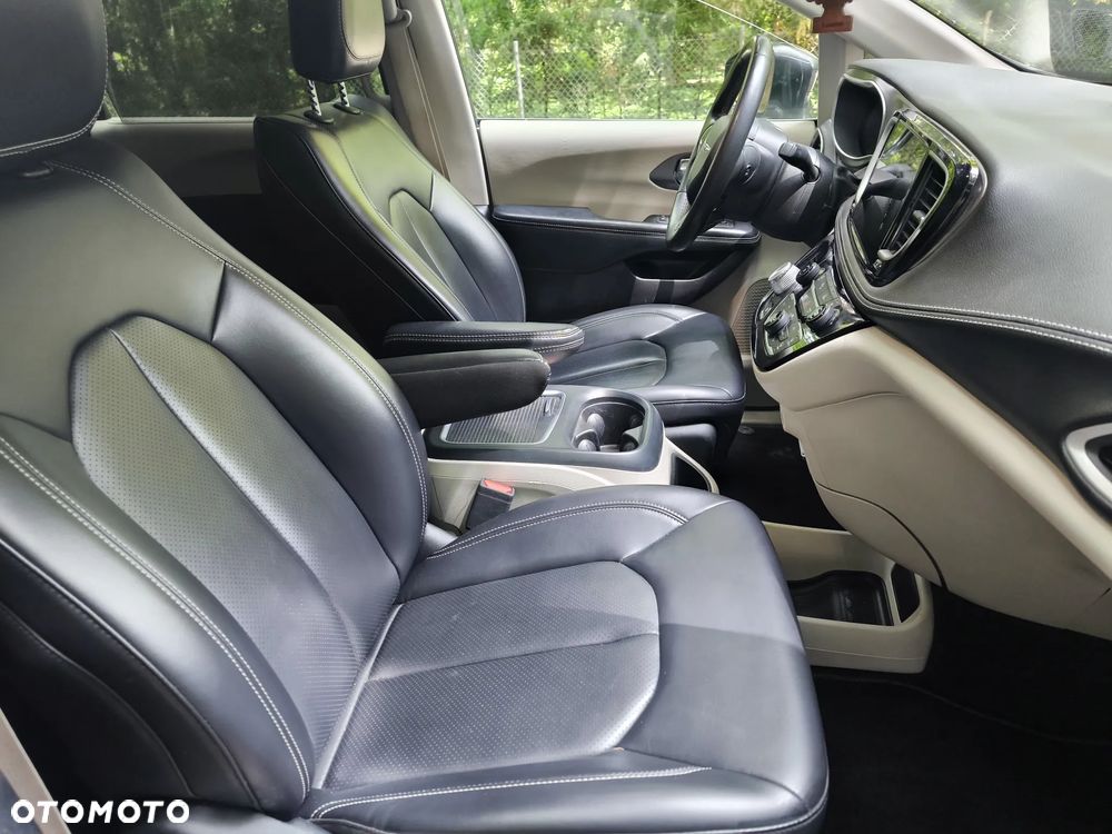 Chrysler Pacifica - 10