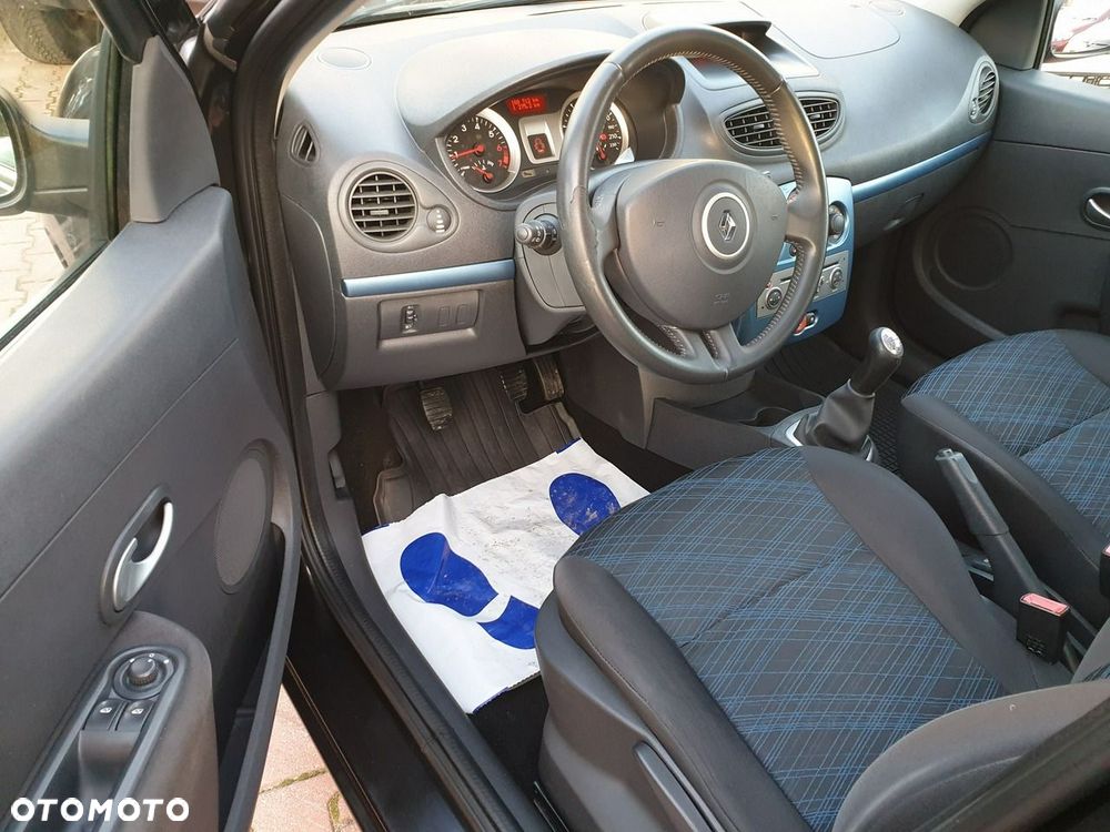 Renault Clio 1.2 16V 75 Expression - 13