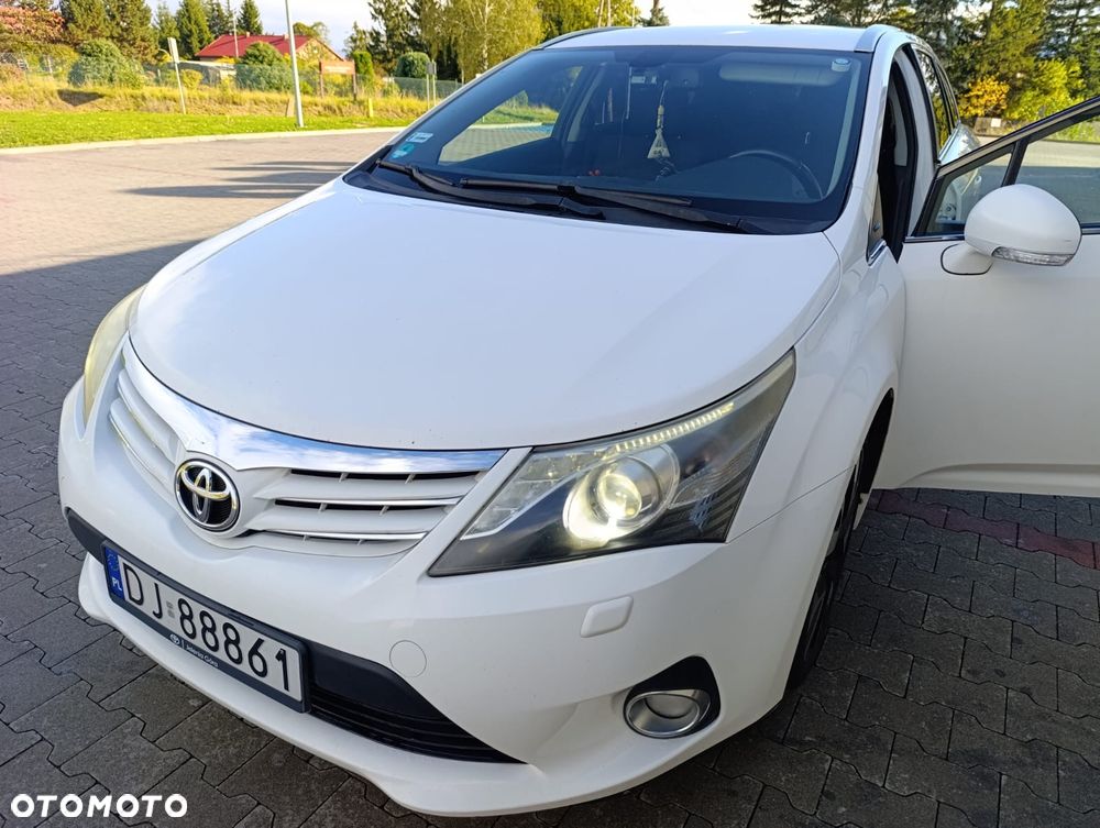 Toyota Avensis 2012 photo 2