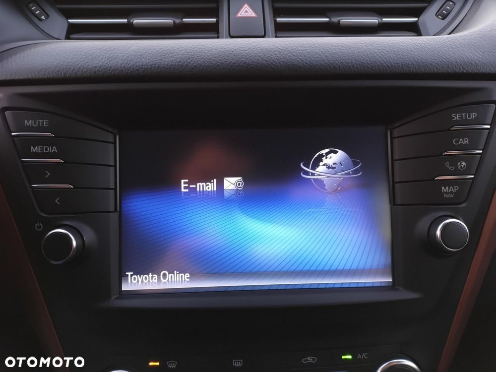 Toyota Avensis 1.8 Premium - 18