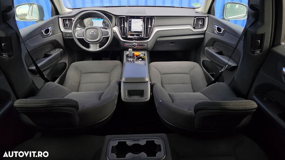 Volvo XC 60 B4 MHEV AT8 FWD Momentum Pro - 9