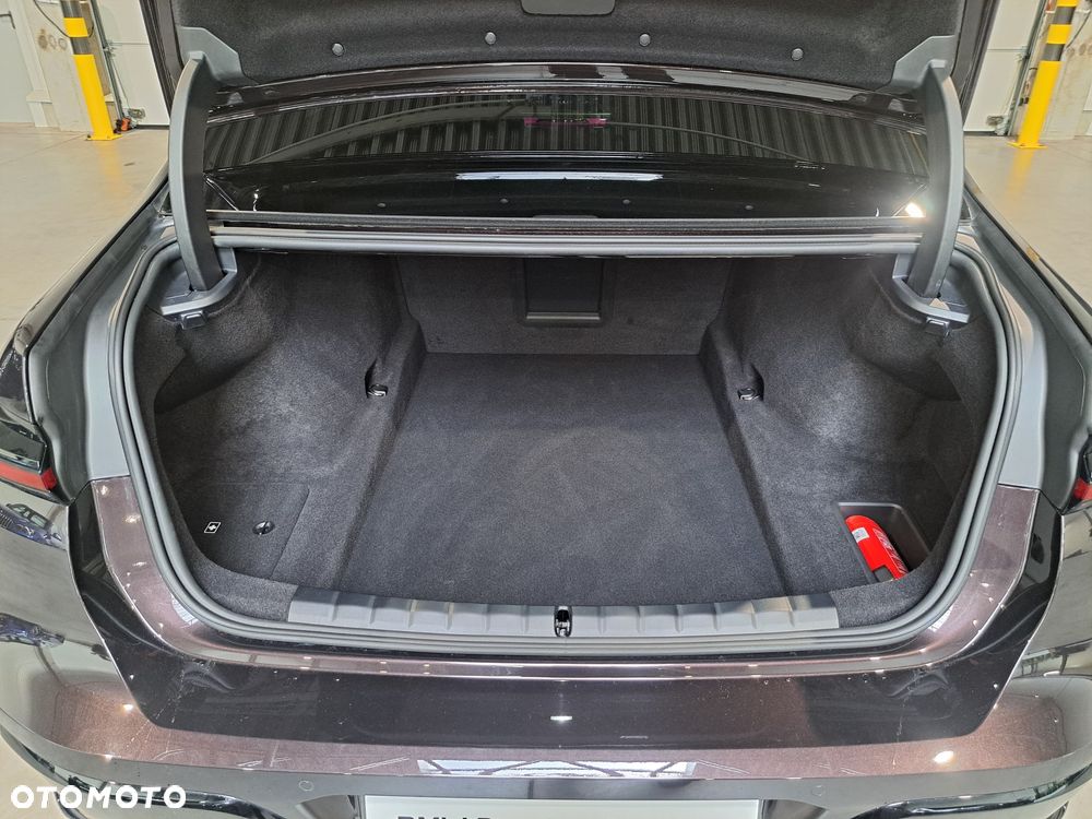 BMW Seria 7 740d xDrive mHEV Nero Lusso Edition sport - 16