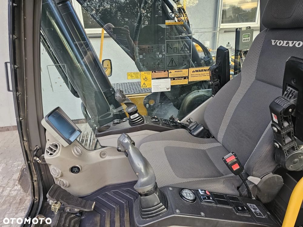 Volvo EC250DL - 11