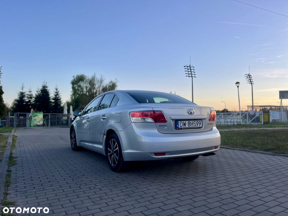 Toyota Avensis 1.8 Sol - 4