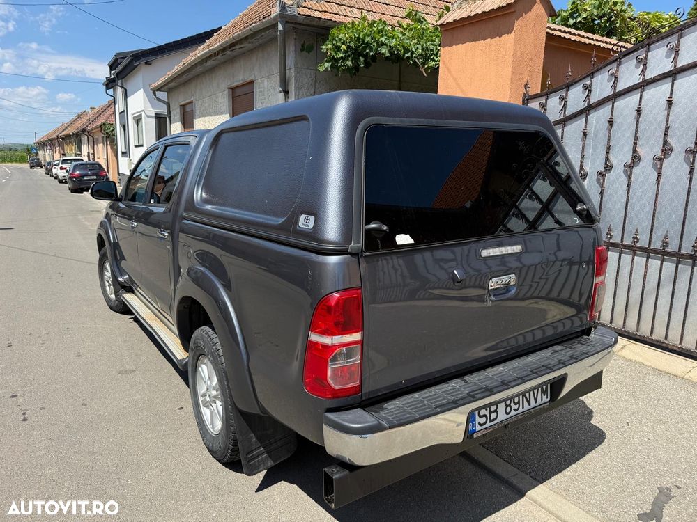 Toyota Hilux - 2