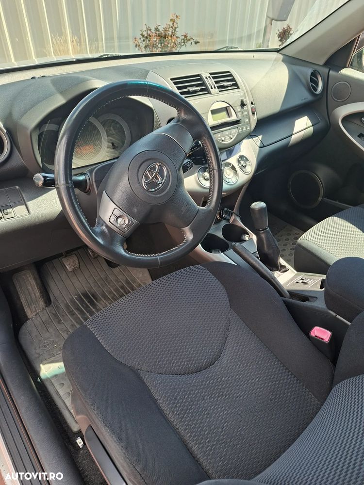 Toyota RAV4 2.0 Executive - 9