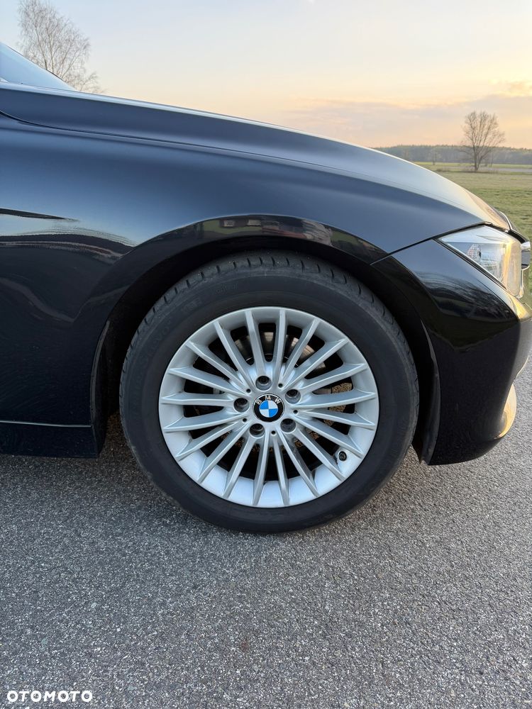 BMW Seria 3 318d Luxury Line - 23