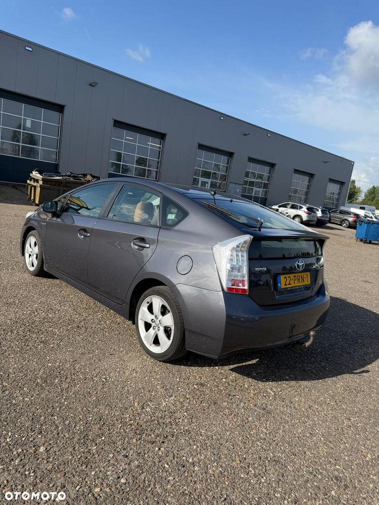 Toyota Prius - 25