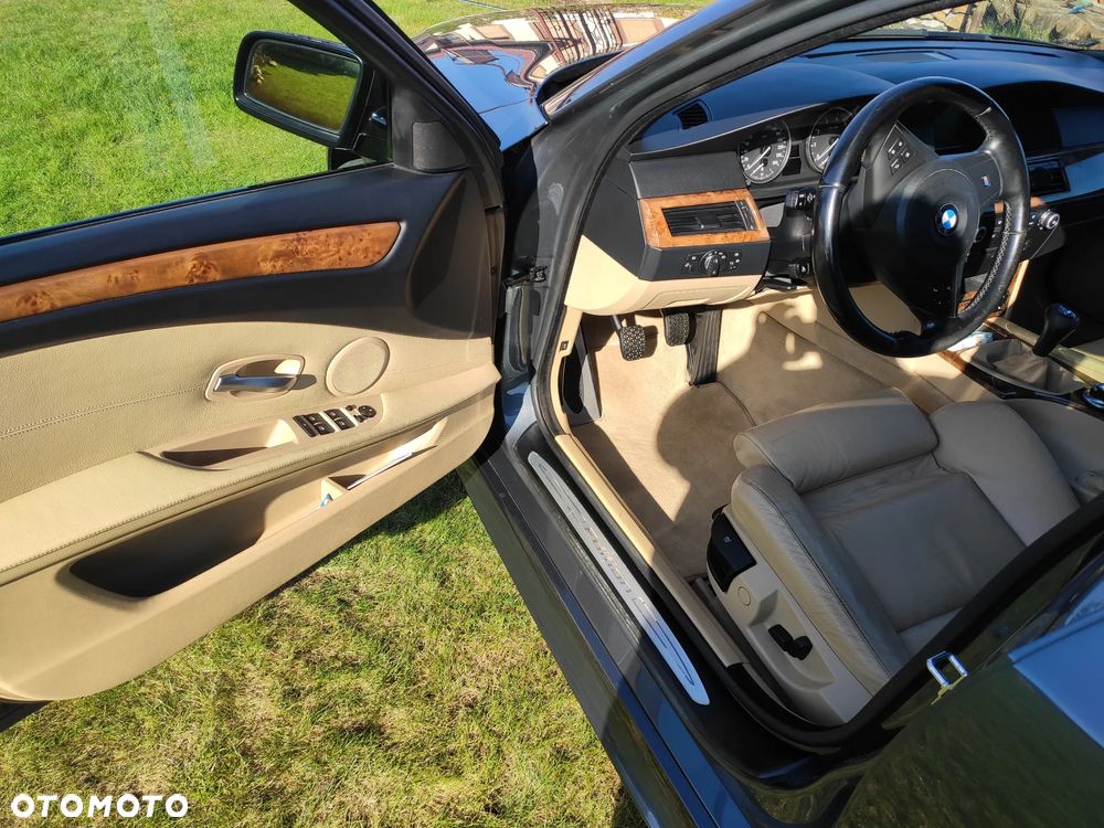 BMW Seria 5 530xi Touring Edition Exclusive - 11