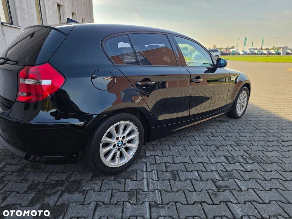 BMW Seria 1 116I 2008 photo 2