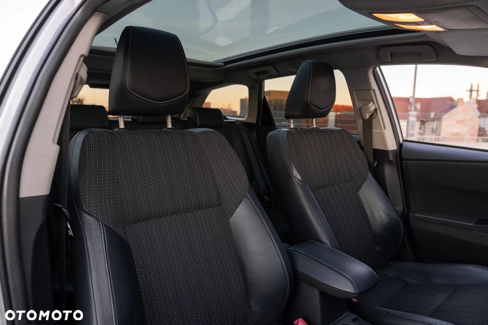 Toyota Auris 1.8 HSD Luna - 26