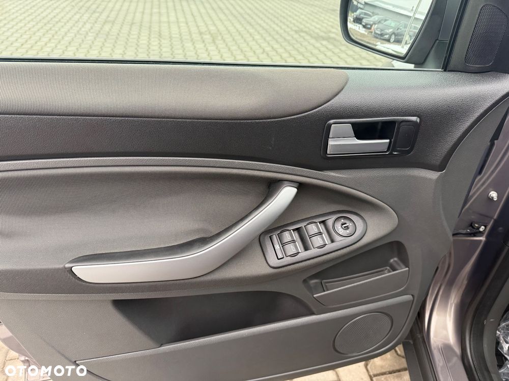 Ford Kuga 2.0 TDCi 2x4 Titanium - 21