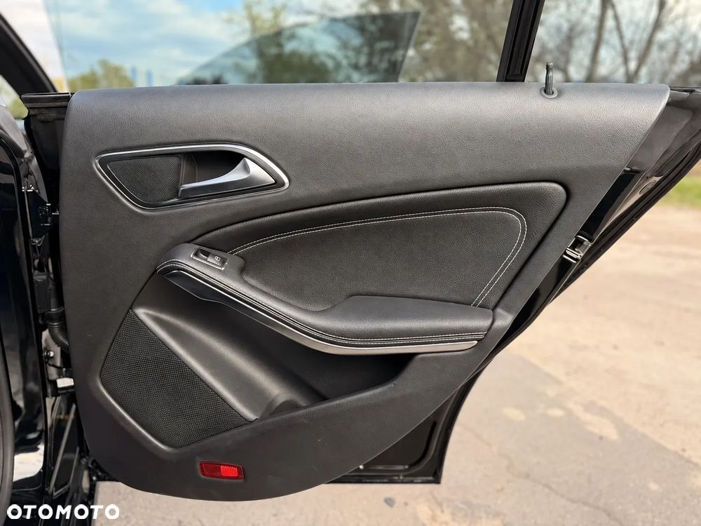 Mercedes-Benz CLA 250 4-Matic - 18