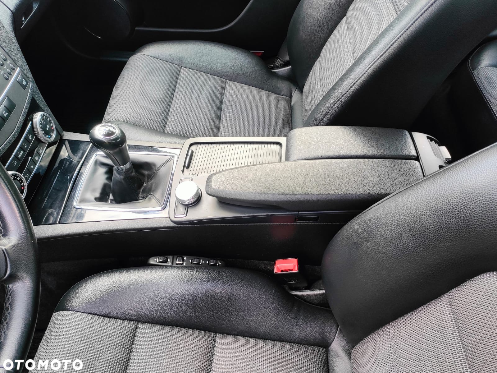 Mercedes-Benz Klasa C 200 CDI BlueEff Elegance - 38