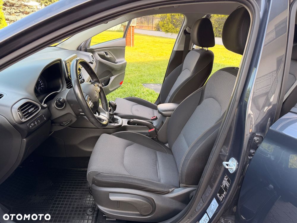 Hyundai i30 1.5 DPI Classic + - 26