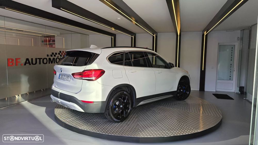 BMW X1 16 d sDrive Auto Line Sport - 4