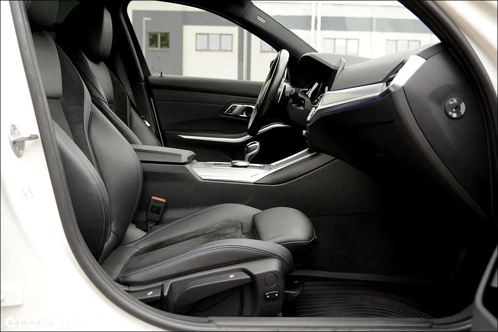 BMW Seria 3 320d xDrive M Sport sport - 24