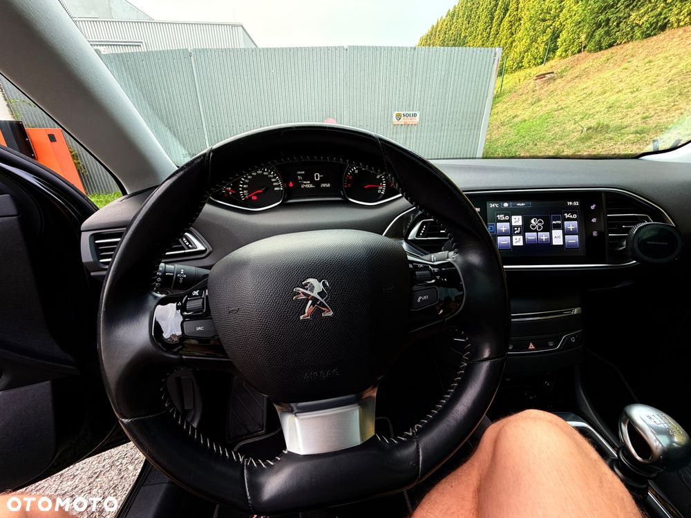 Peugeot 308 PureTech 130 GPF Stop & Start Active Business-Paket - 29