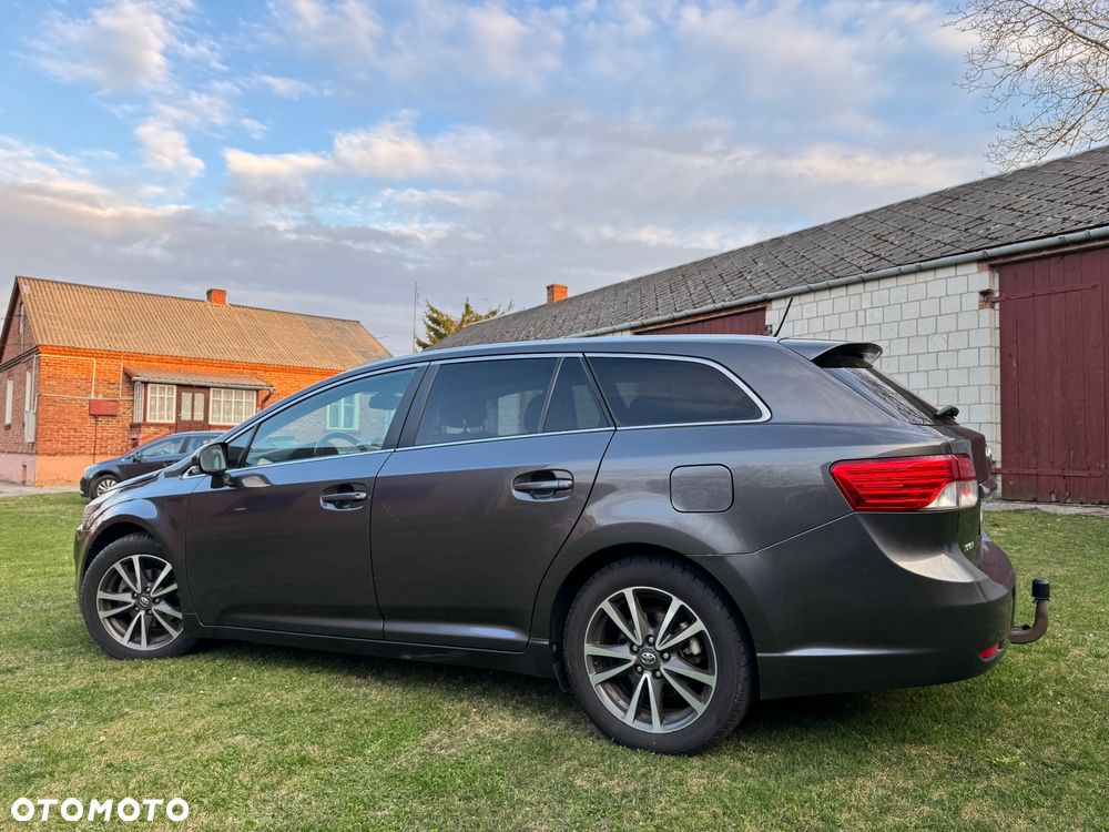 Toyota Avensis 2.0 D-4D - 10