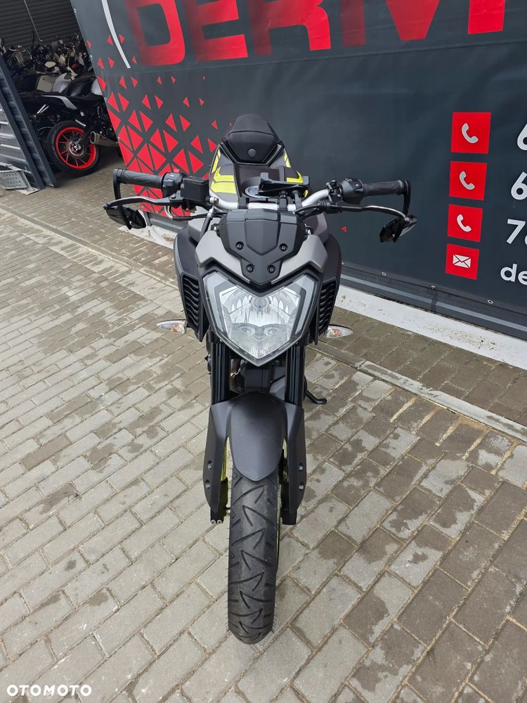 Yamaha MT - 28