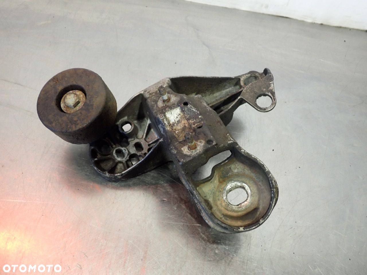 ŁAPA SILNIKA AUDI A4 B6 8E0199351C - 3