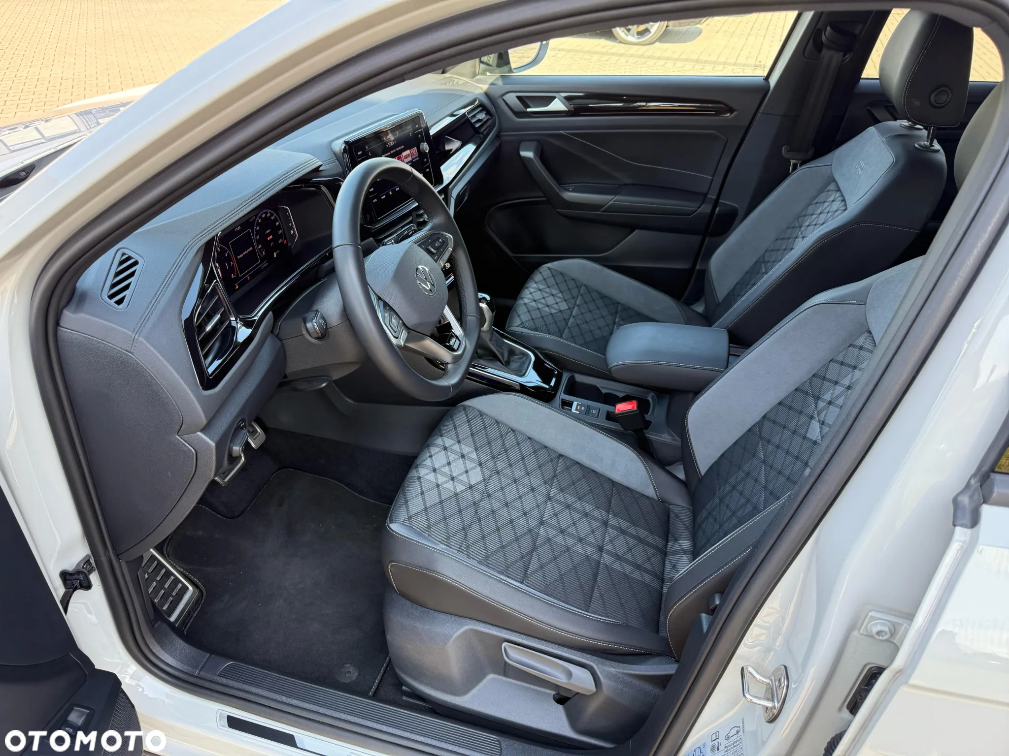Volkswagen T-Roc 1.5 TSI R-Line DSG - 11