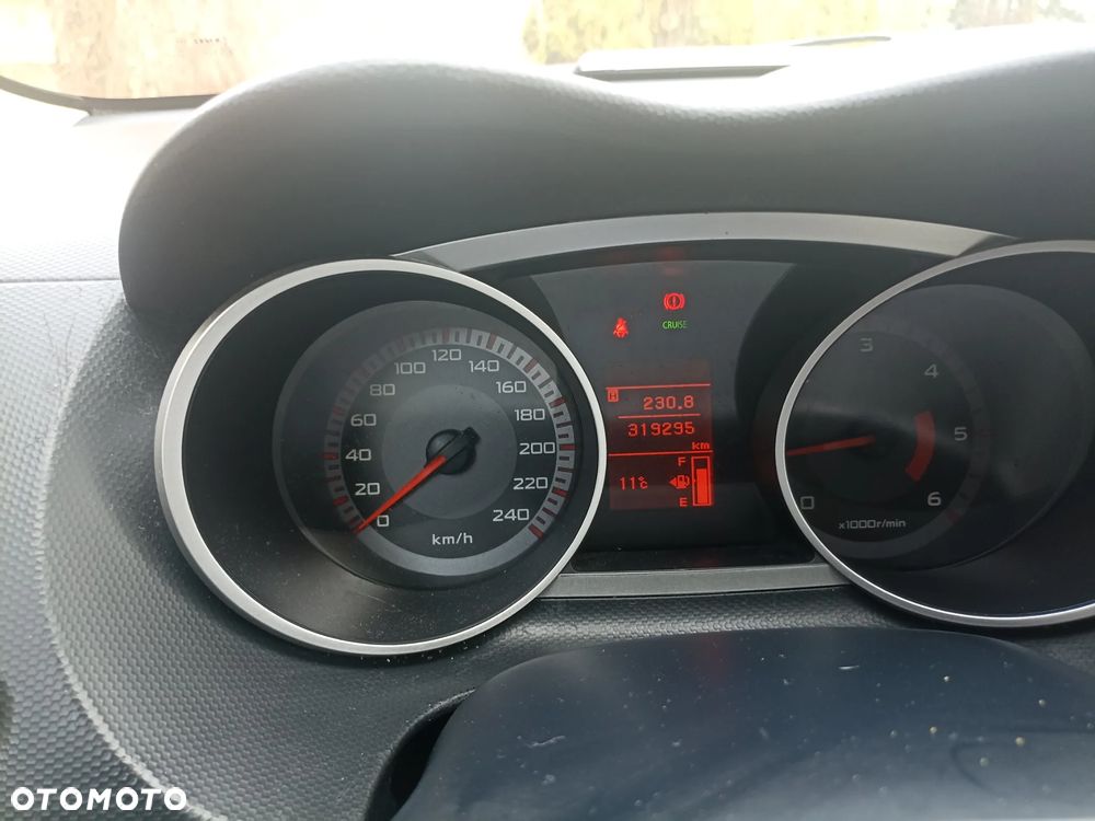 Mitsubishi Outlander - 2