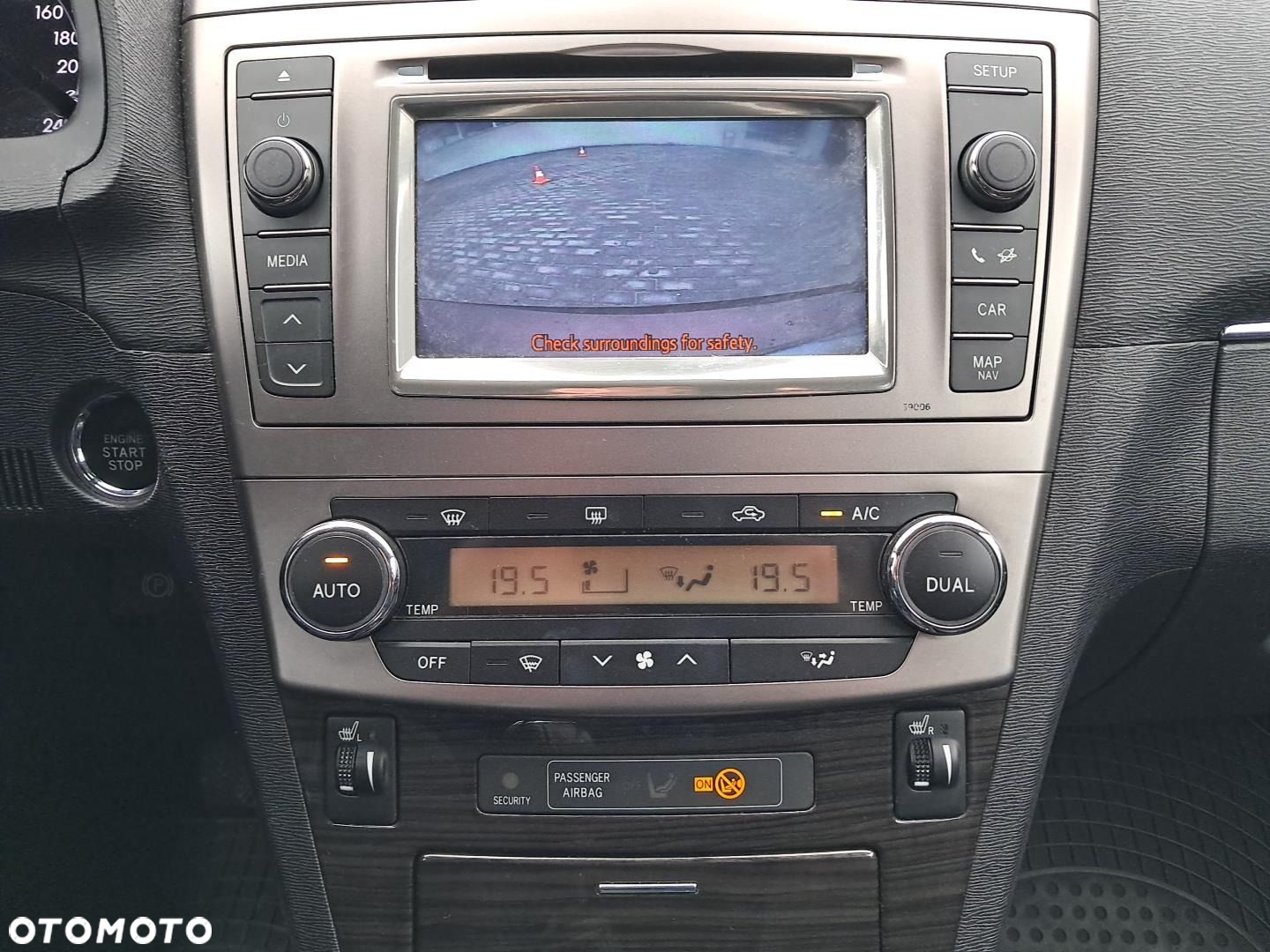 Toyota Avensis 1.8 Premium EU5 - 18