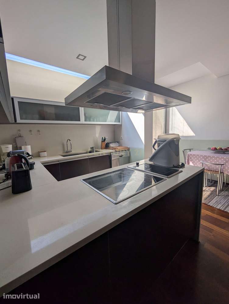 Moradia T4 , como nova, com Box (2 viaturas), com 2 salas em Castêlo d - Grande imagem: 4/23